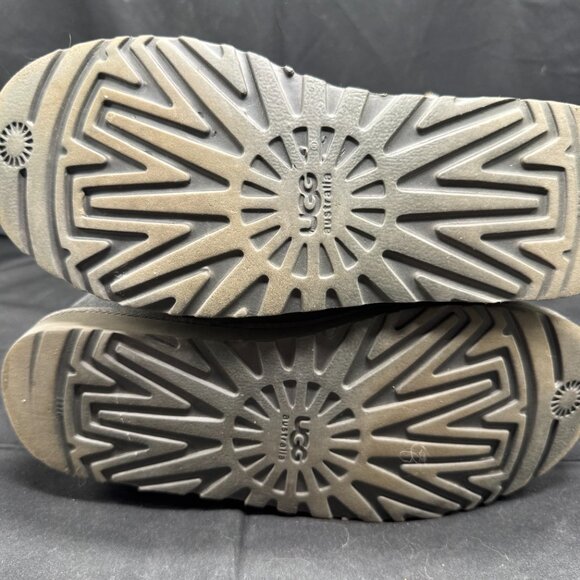 Ugg’s Bailey Buttonl lll Grey 1873 W/Grey Size 8,leather W/Sheepskin Lining. - Picture 7 of 8